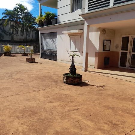 Appartement T3 Proche Aeroport Et Nordev Sainte-Clotilde Exteriör bild