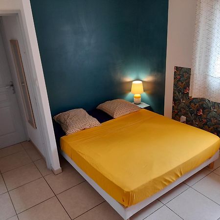 Appartement T3 Proche Aeroport Et Nordev Sainte-Clotilde Exteriör bild