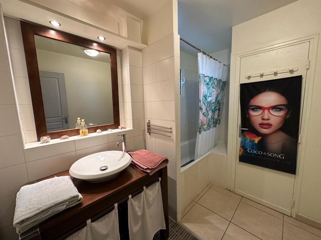 Appartement T3 Proche Aeroport Et Nordev Sainte-Clotilde Exteriör bild