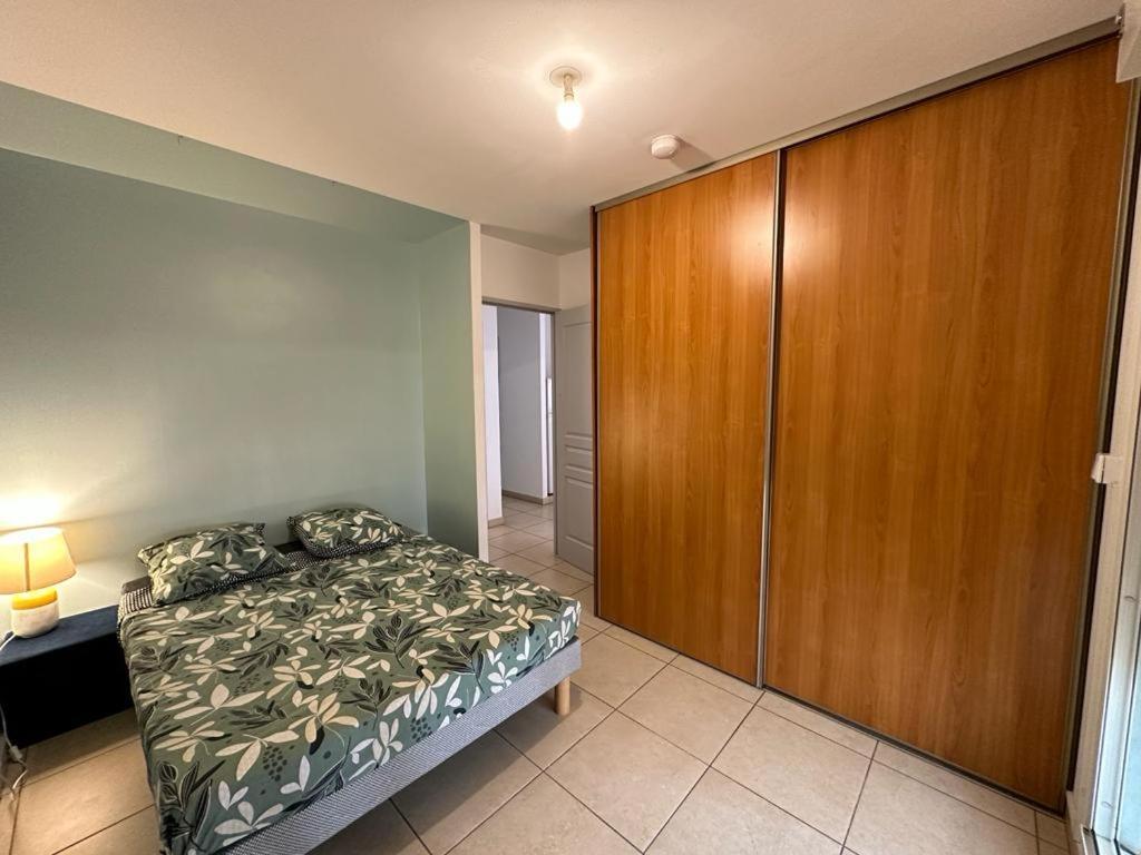 Appartement T3 Proche Aeroport Et Nordev Sainte-Clotilde Exteriör bild