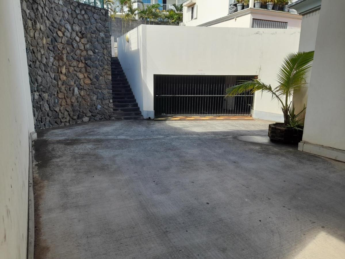Appartement T3 Proche Aeroport Et Nordev Sainte-Clotilde Exteriör bild