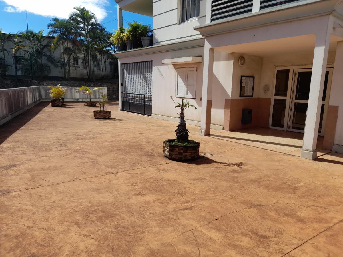 Appartement T3 Proche Aeroport Et Nordev Sainte-Clotilde Exteriör bild