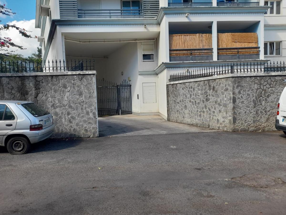 Appartement T3 Proche Aeroport Et Nordev Sainte-Clotilde Exteriör bild
